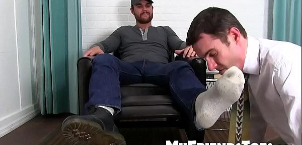  Gorgeous Beau Reed gets the feet licking of his life